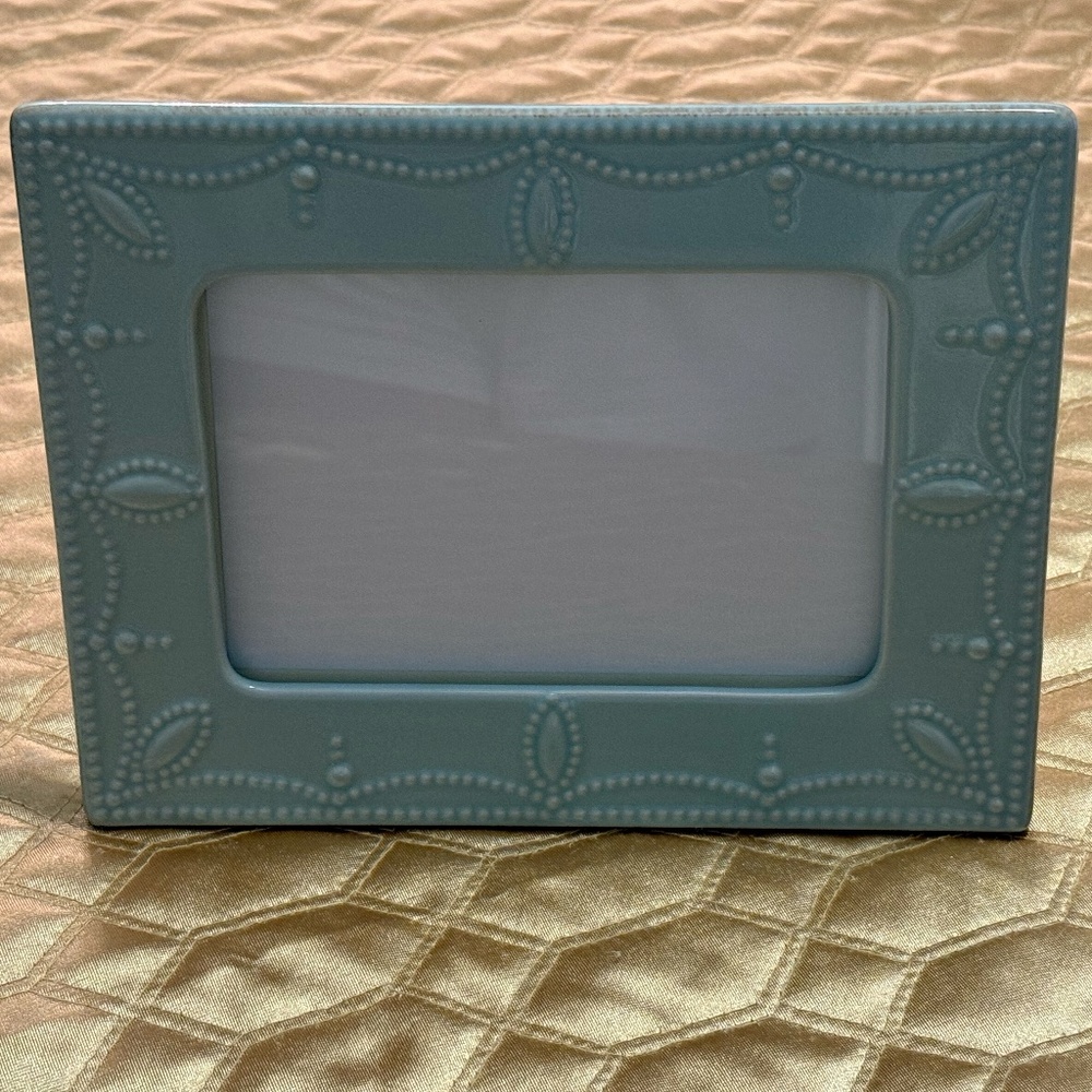 Lenox American by Design French Perle 4"x6" Table Top Picture Frame in Ice Blue - Picture 2 of 10